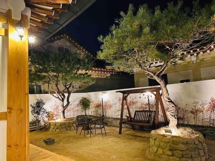 Adam Guesthouse 慶州市 エクステリア 写真