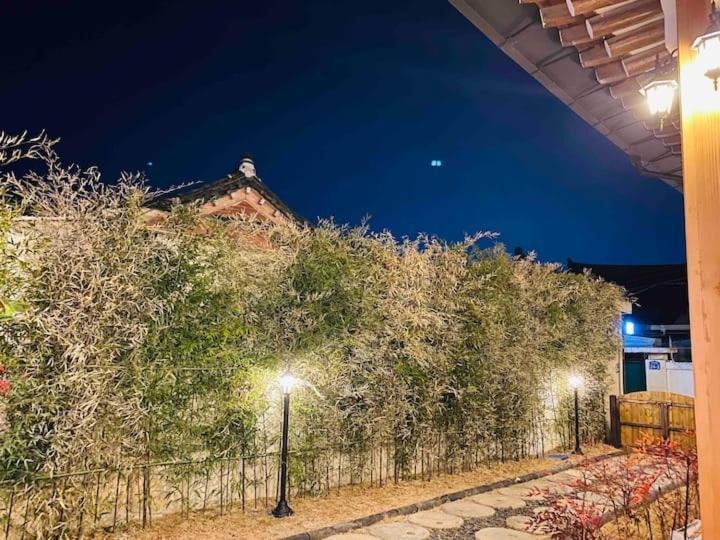 Adam Guesthouse 慶州市 エクステリア 写真