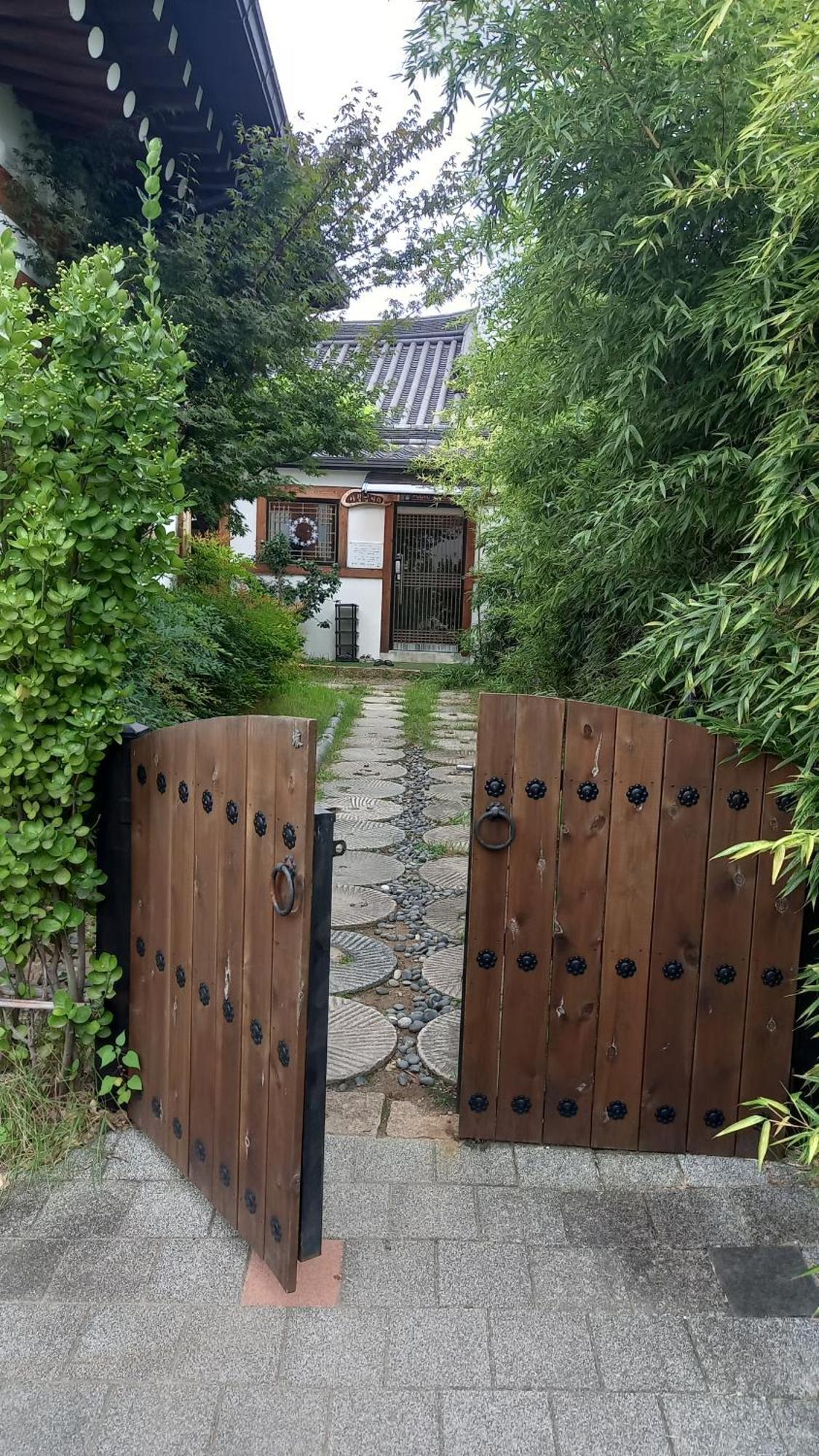 Adam Guesthouse 慶州市 エクステリア 写真